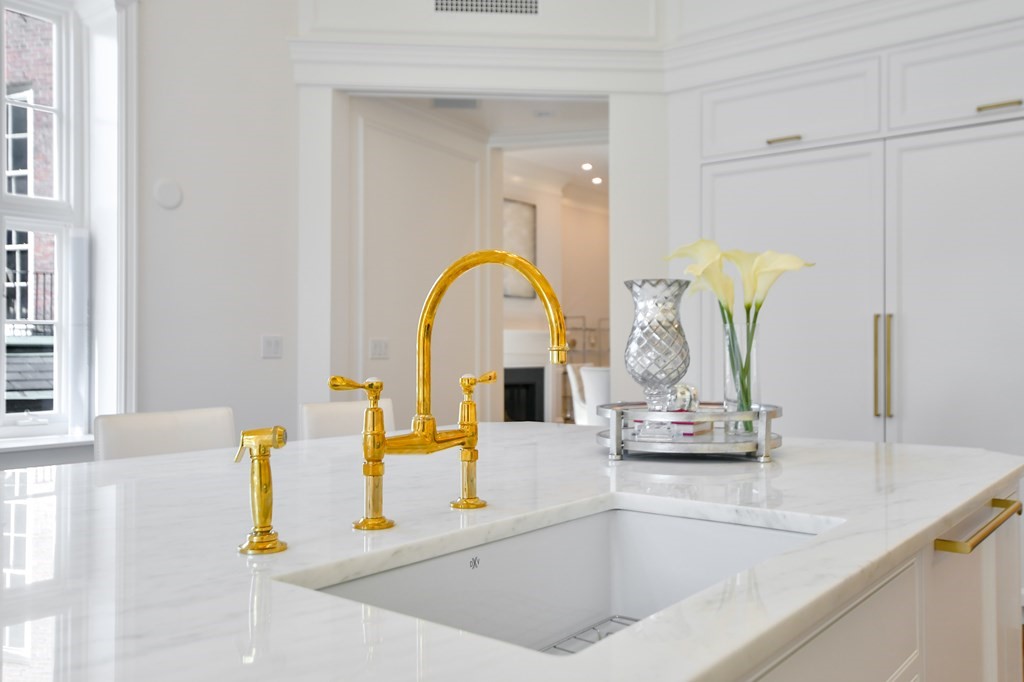 20 Chestnut St, Beacon Hill