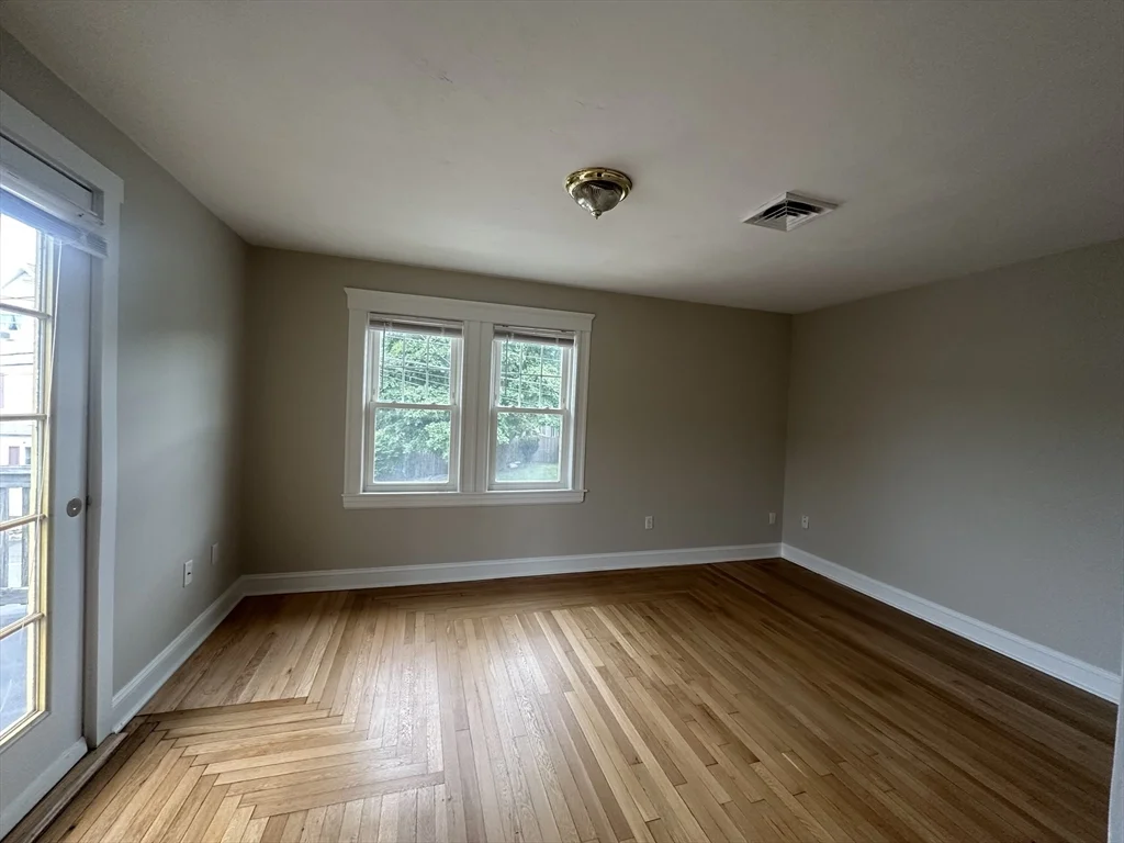 70 Shawmut St, East Weymouth