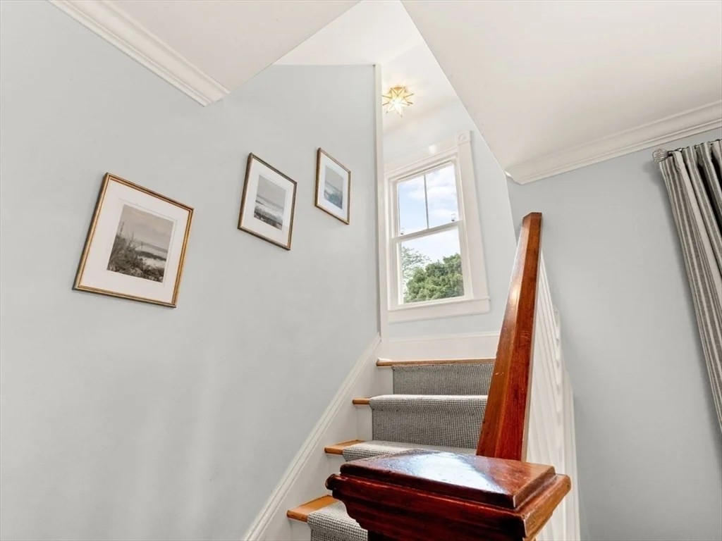 548 Elm St, Dartmouth
