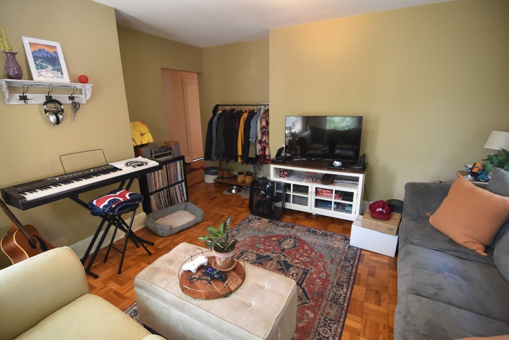 19 Craig Pl, North Brookline