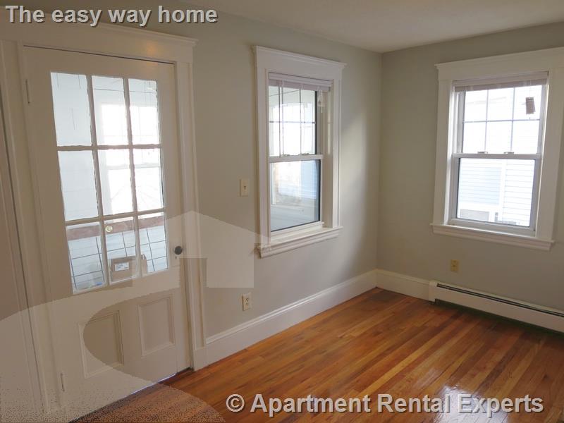 38 Sterling St, Tufts