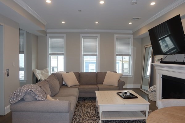 205 W 8th St, South Boston