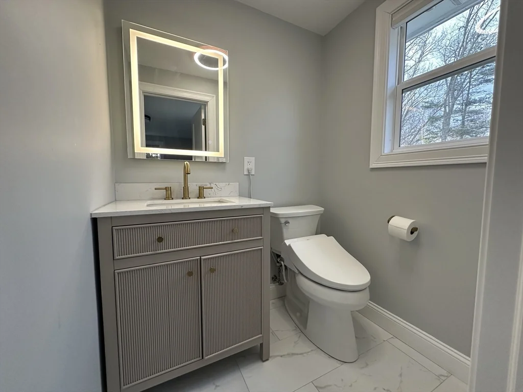 456 Parsonage St, Marshfield