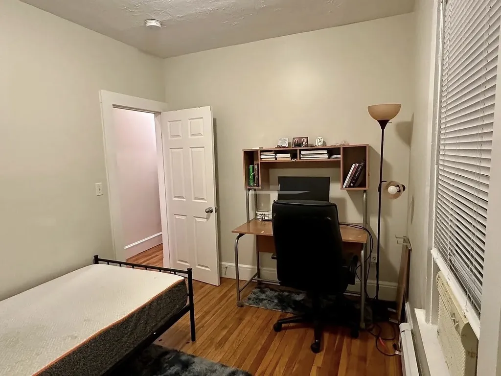 366 Crescent St, South Side