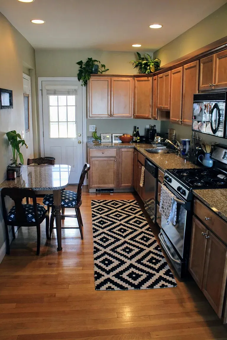 33 Main St, Winter Hill