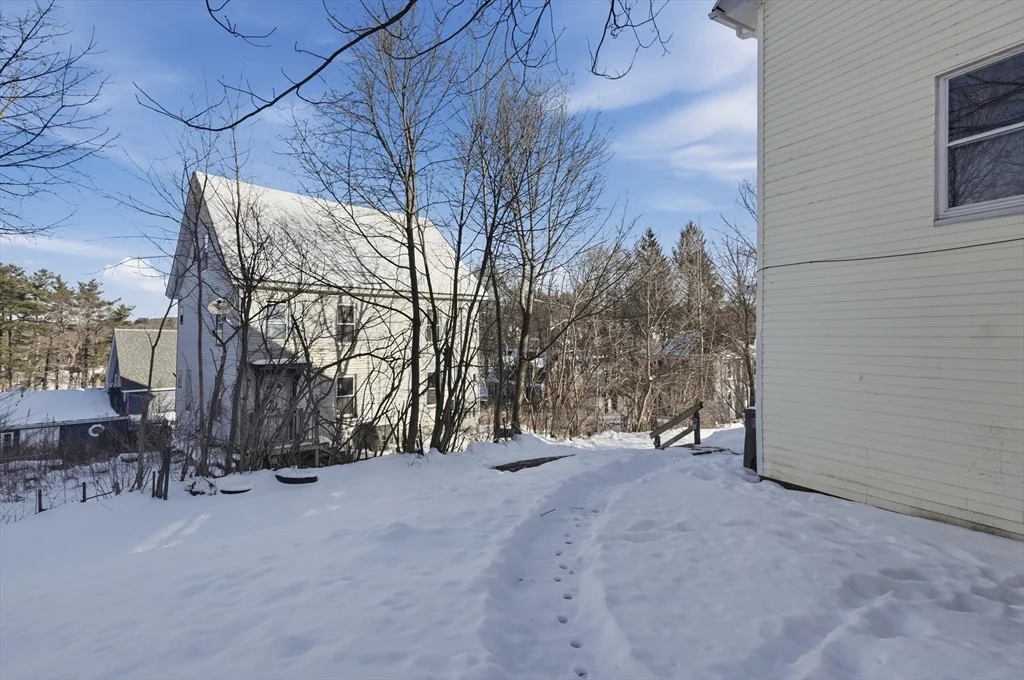 29 Allen St, Gardner