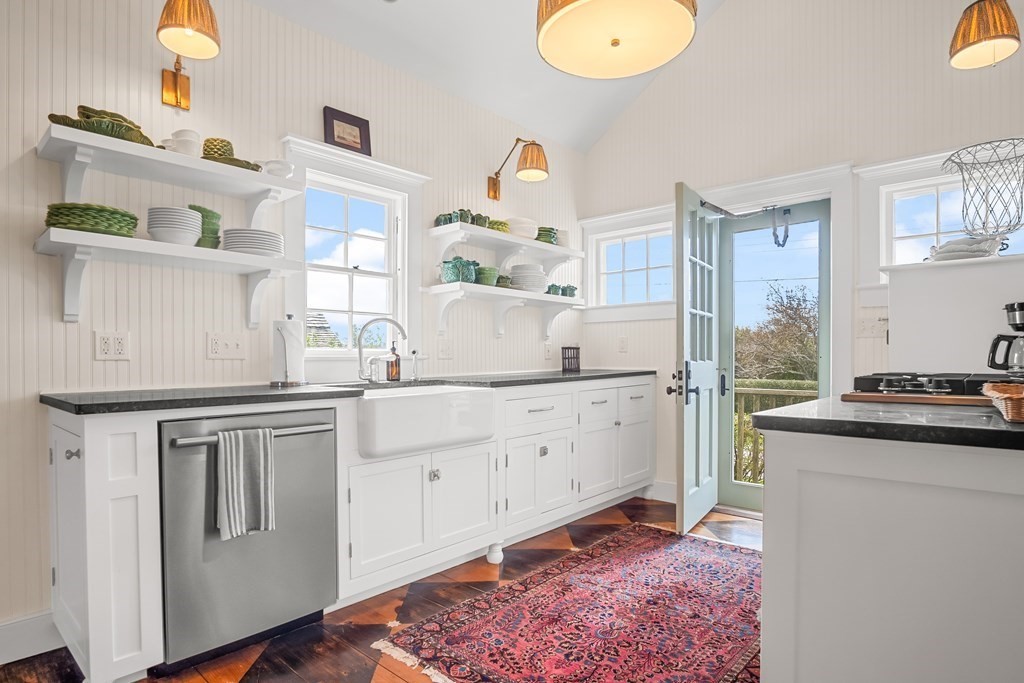 75 Baxter Rd, Nantucket