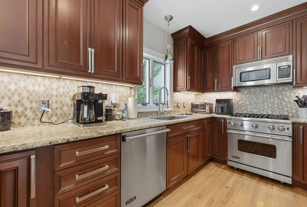110 Bolton St, South Boston