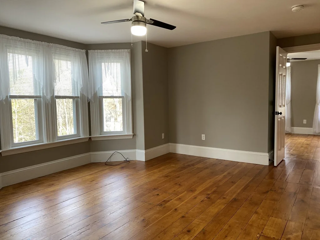 33 Maple St, Sterling