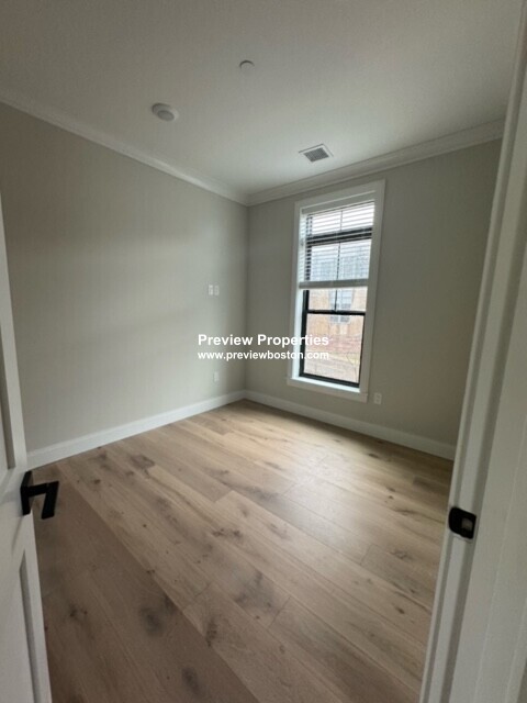 157 Everett St, Allston