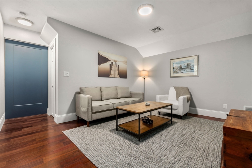 417 E 7th St, South Boston