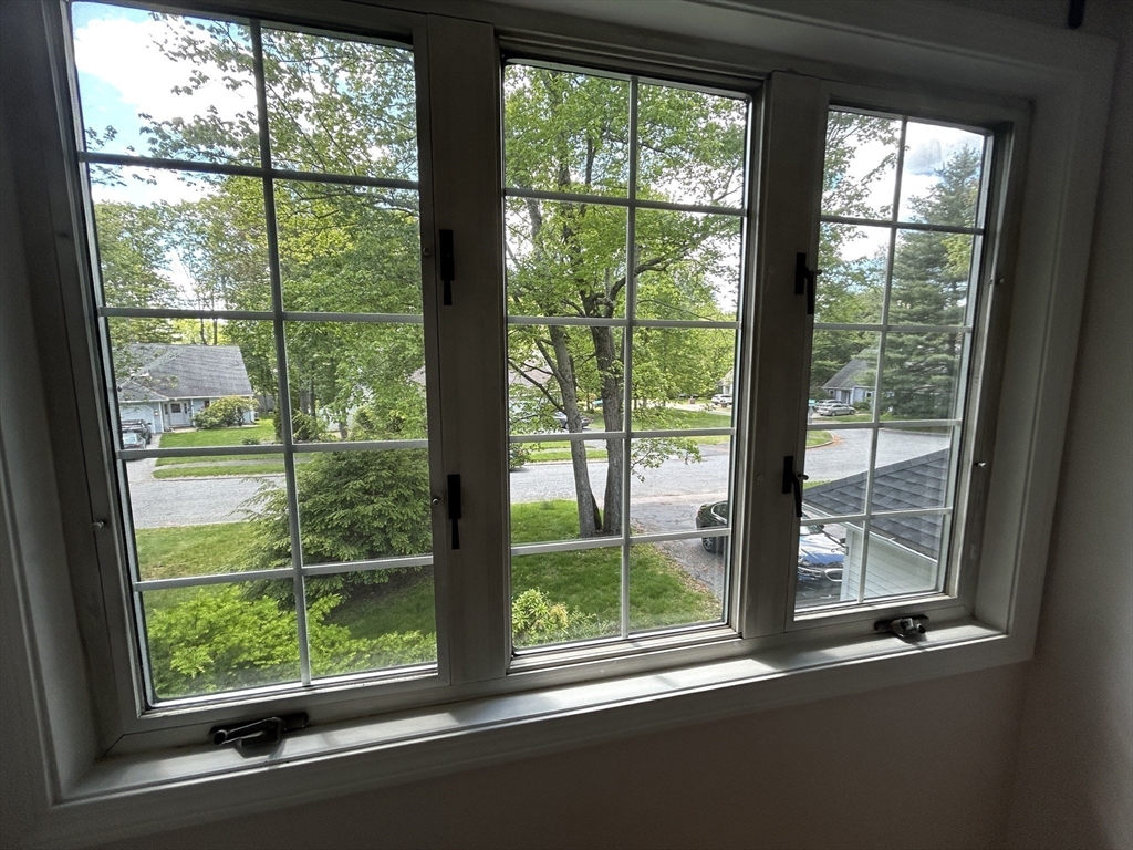 12 Homeward Ln, Natick