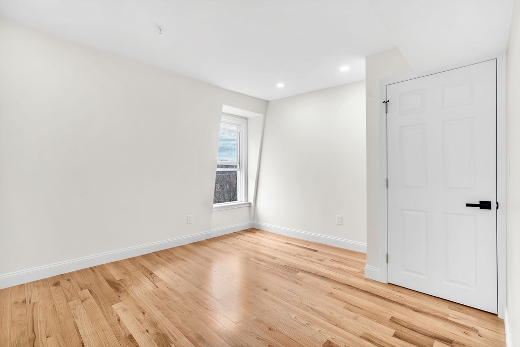 23 Pleasant St, Fitchburg