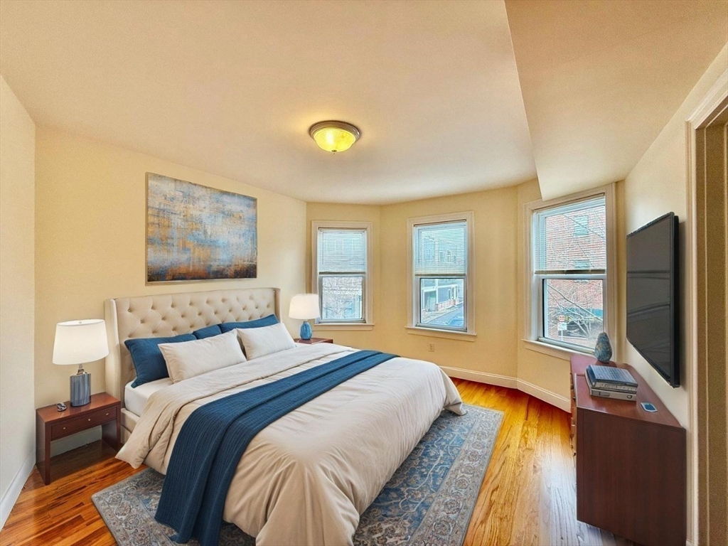 724 Cambridge St, Wellington-Harrington