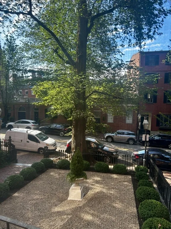 81 Mount Vernon St, Beacon Hill