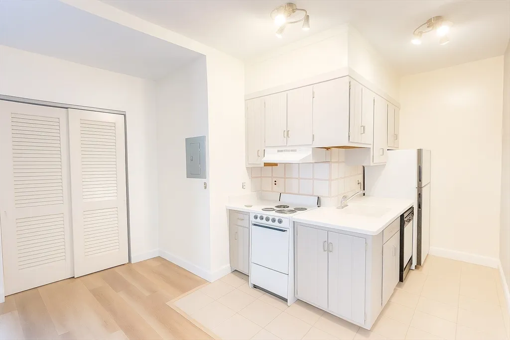 140 Chestnut, Springfield