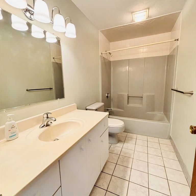 364 Neponset St, Canton