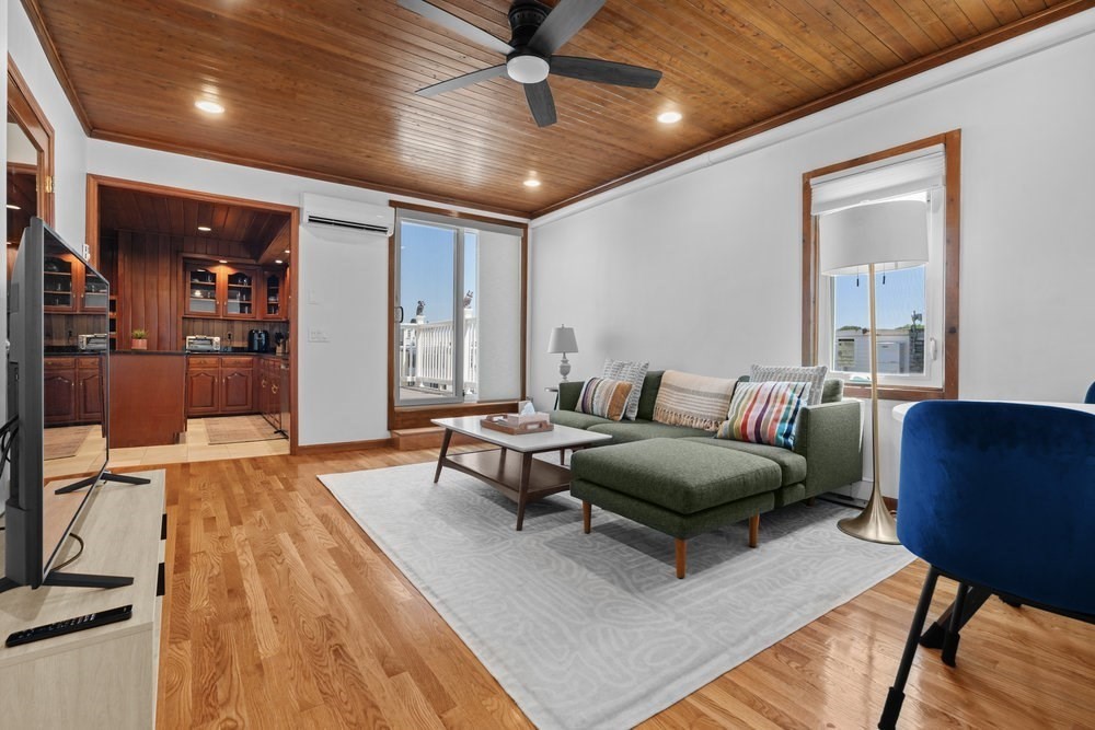 674 E Broadway, South Boston