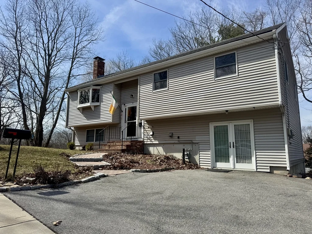 15 Curlew St, West Roxbury