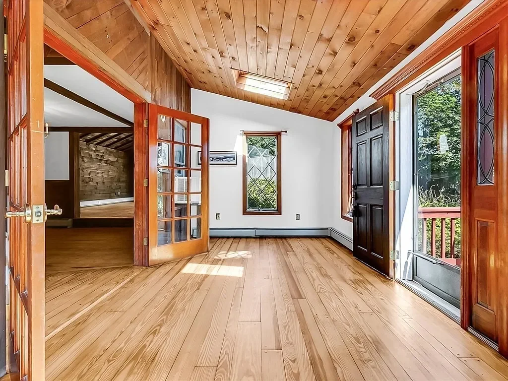 63 Johnson St, West Roxbury