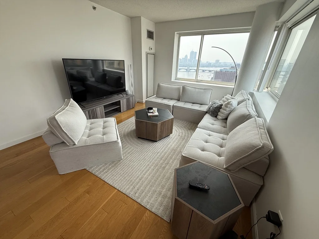 8 Museum Way, East Cambridge