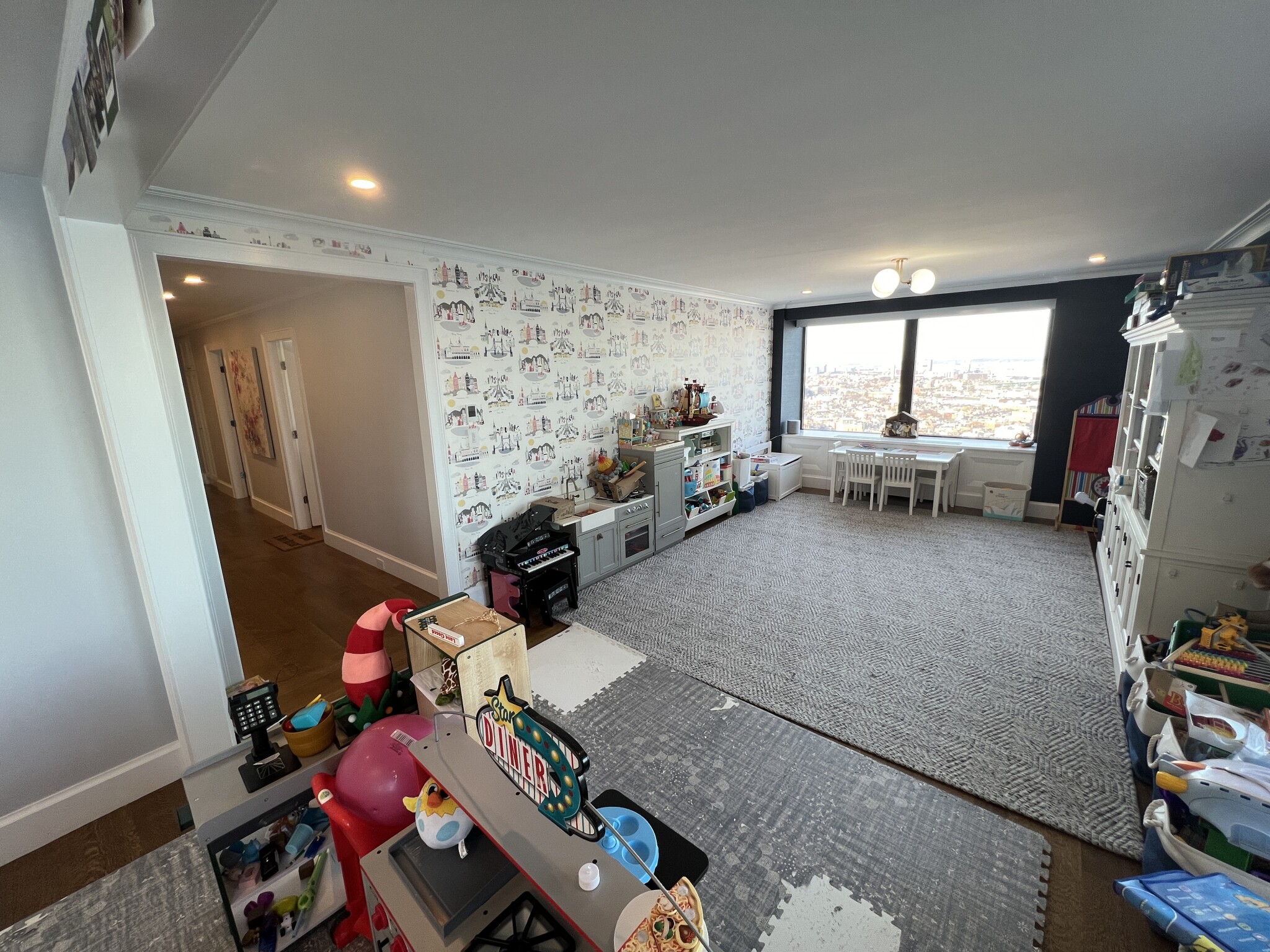 85 East India Row, Downtown