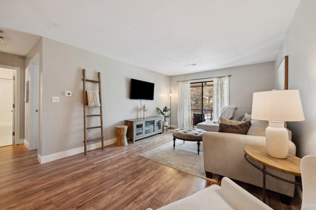 7 Greenbriar Dr, North Reading