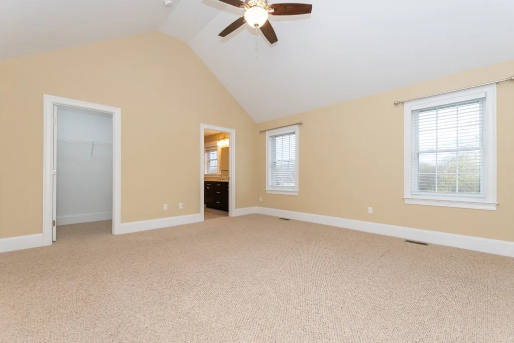 15 Hialeah Ln, Framingham