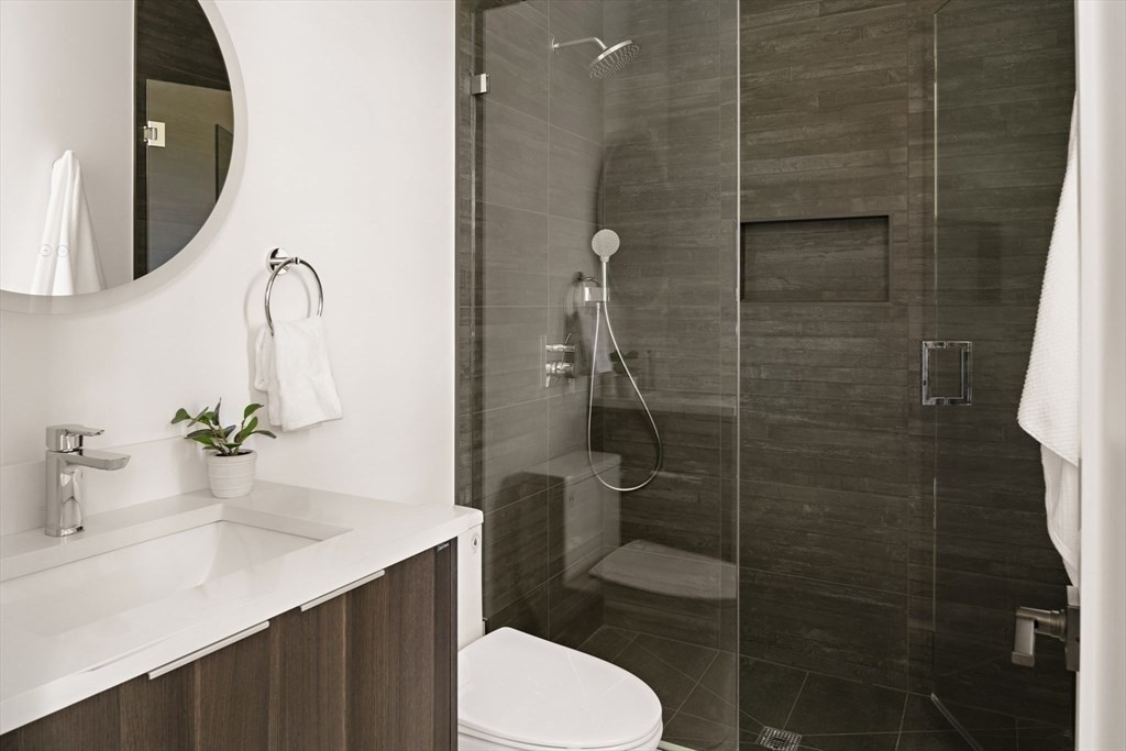 71 Harwich Rd, Chestnut Hill