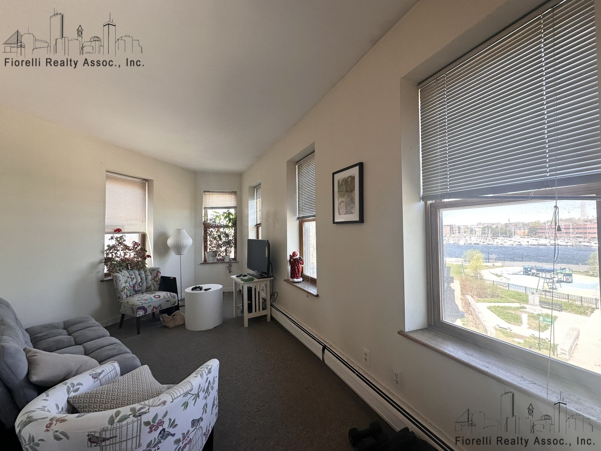 556 Commercial St, North End