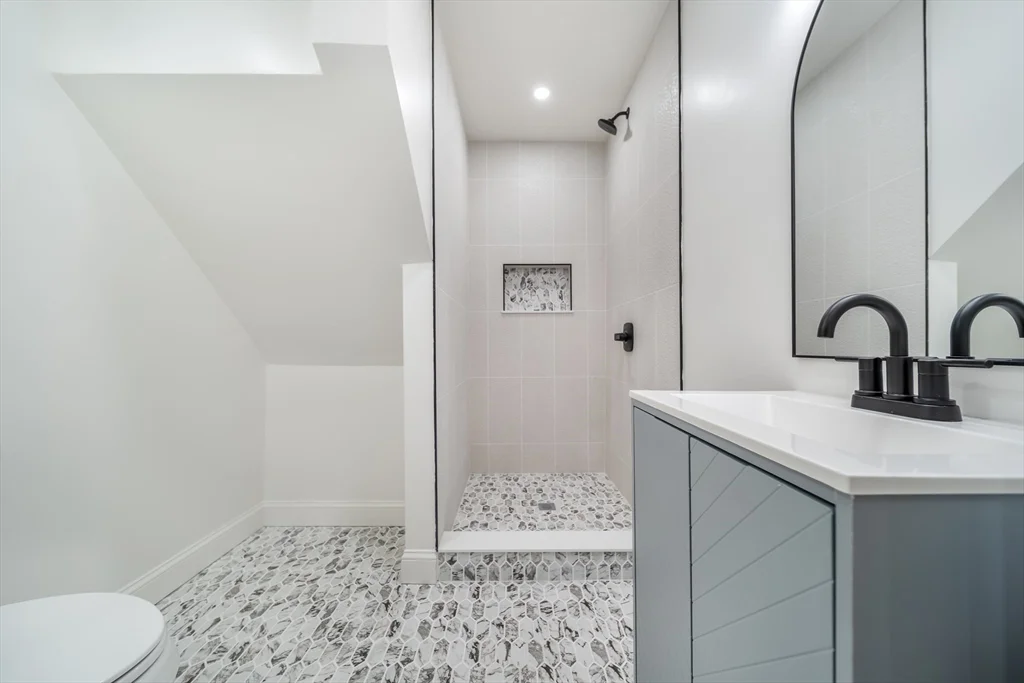 9 Knollin St, Malden