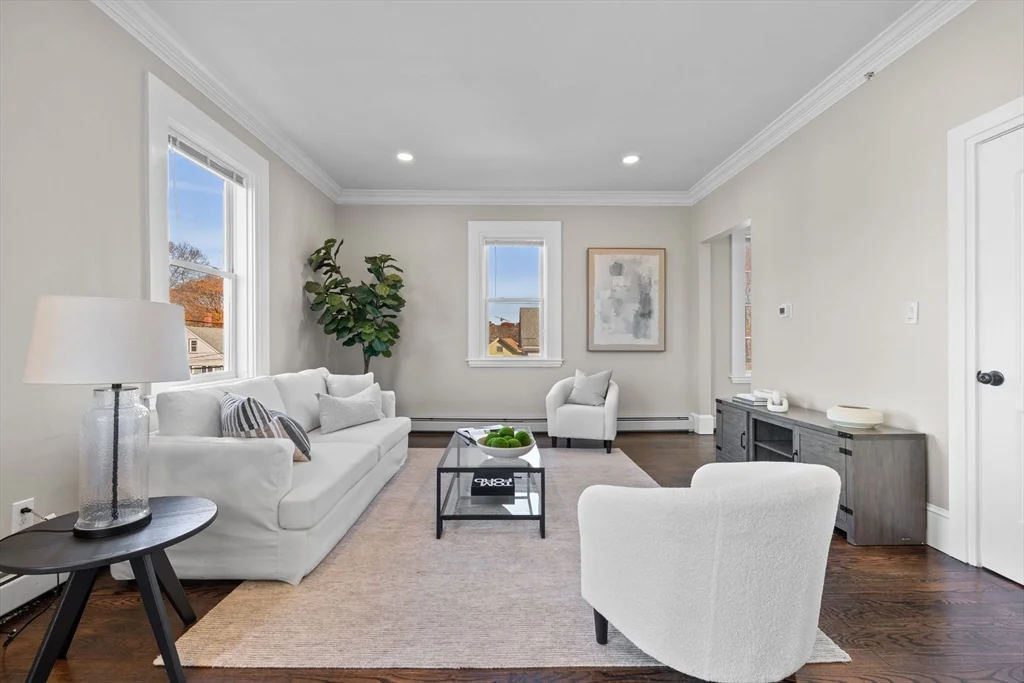 62 Chestnut St, Saugus