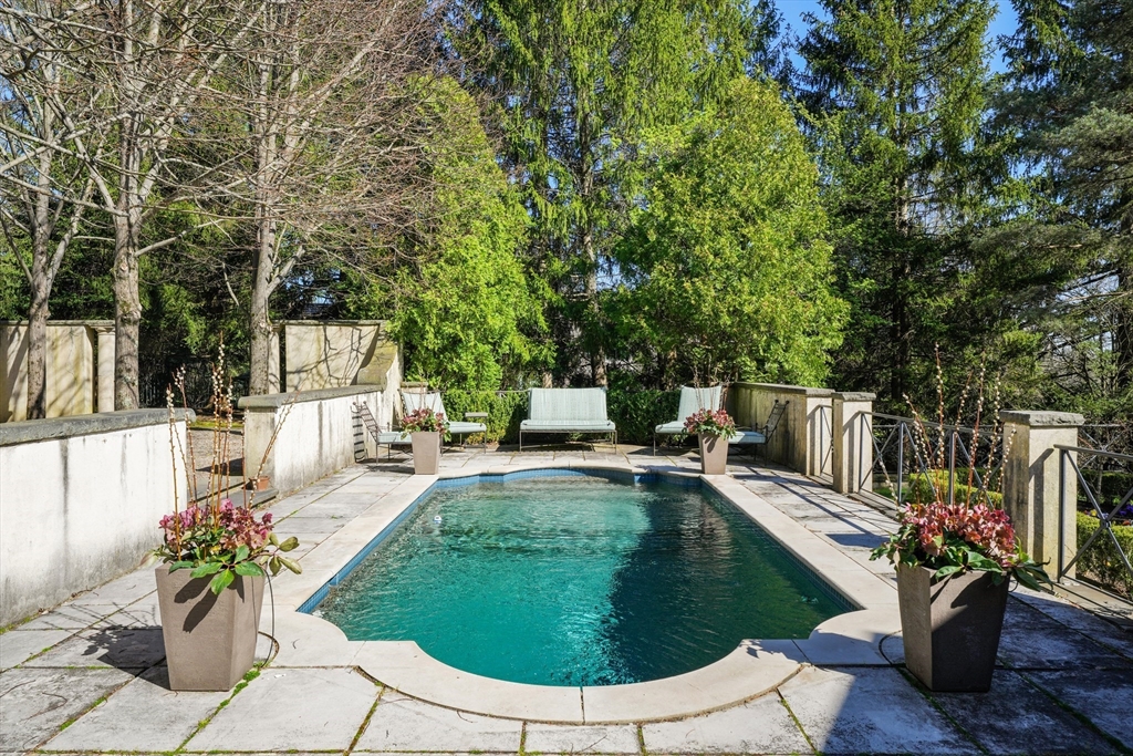 120 Cabot St, Chestnut Hill