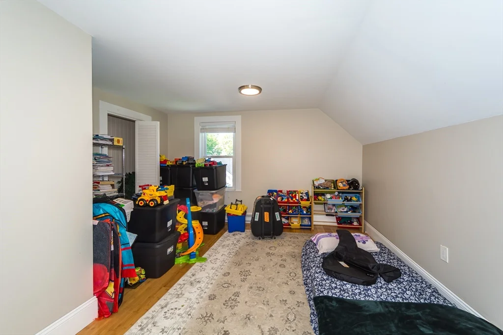 26 Pine St, Natick