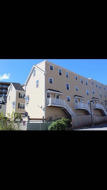75 Brackett St, Quincy