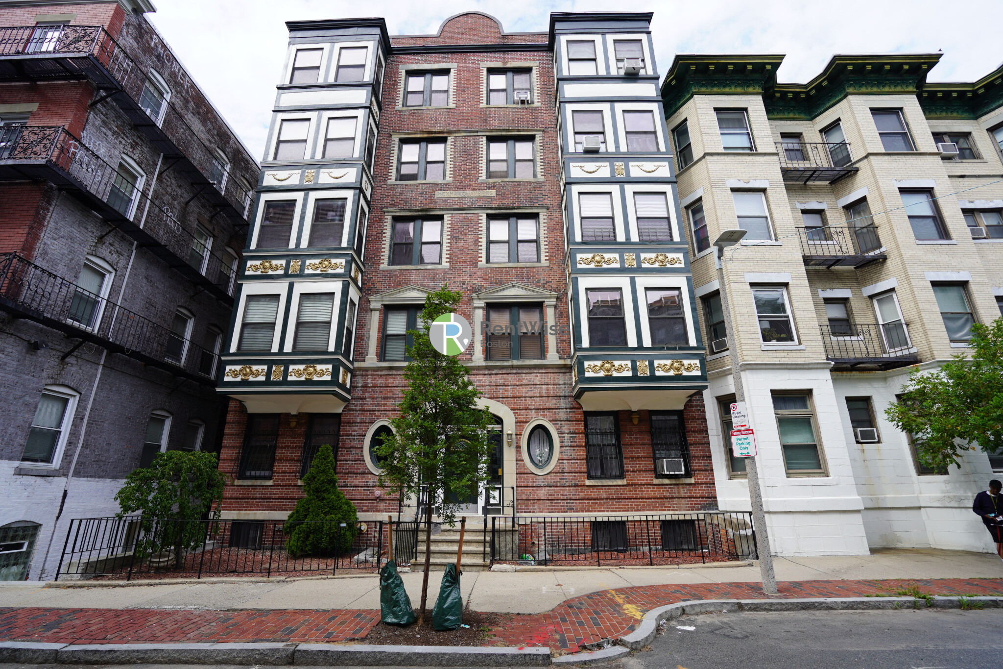 75 Burbank St, Fenway