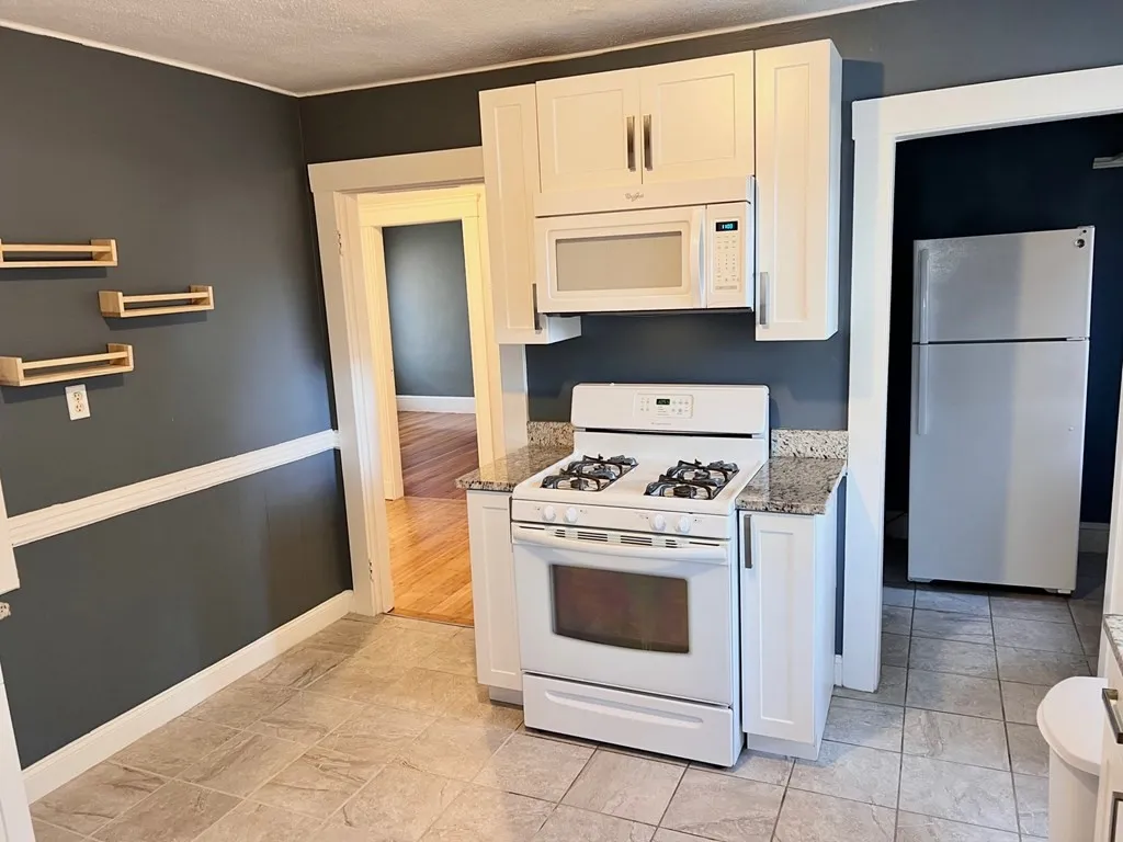 14 Beach Rd, Winthrop