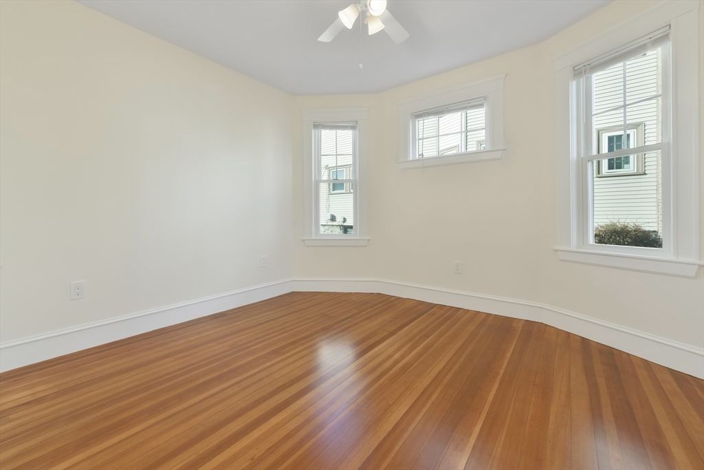 48 Manthorne Rd, Roxbury