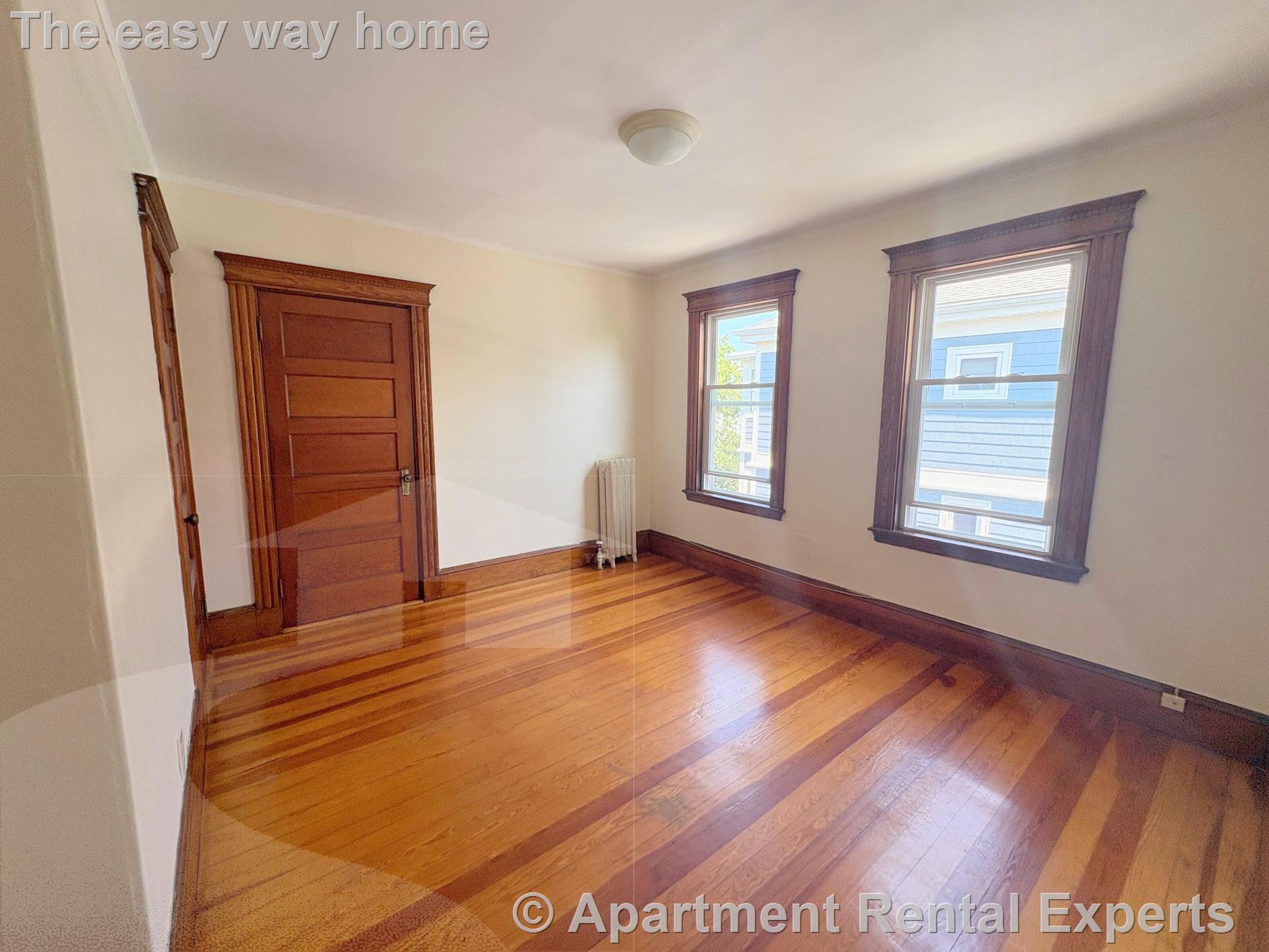 50 Oxford Ave, Belmont Line