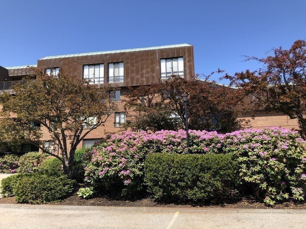 402 Paradise Rd, Swampscott