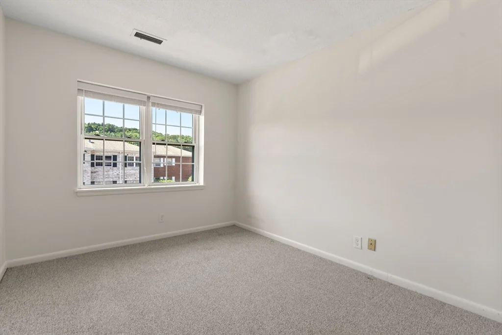 10 Lake Shore Ct, Brighton