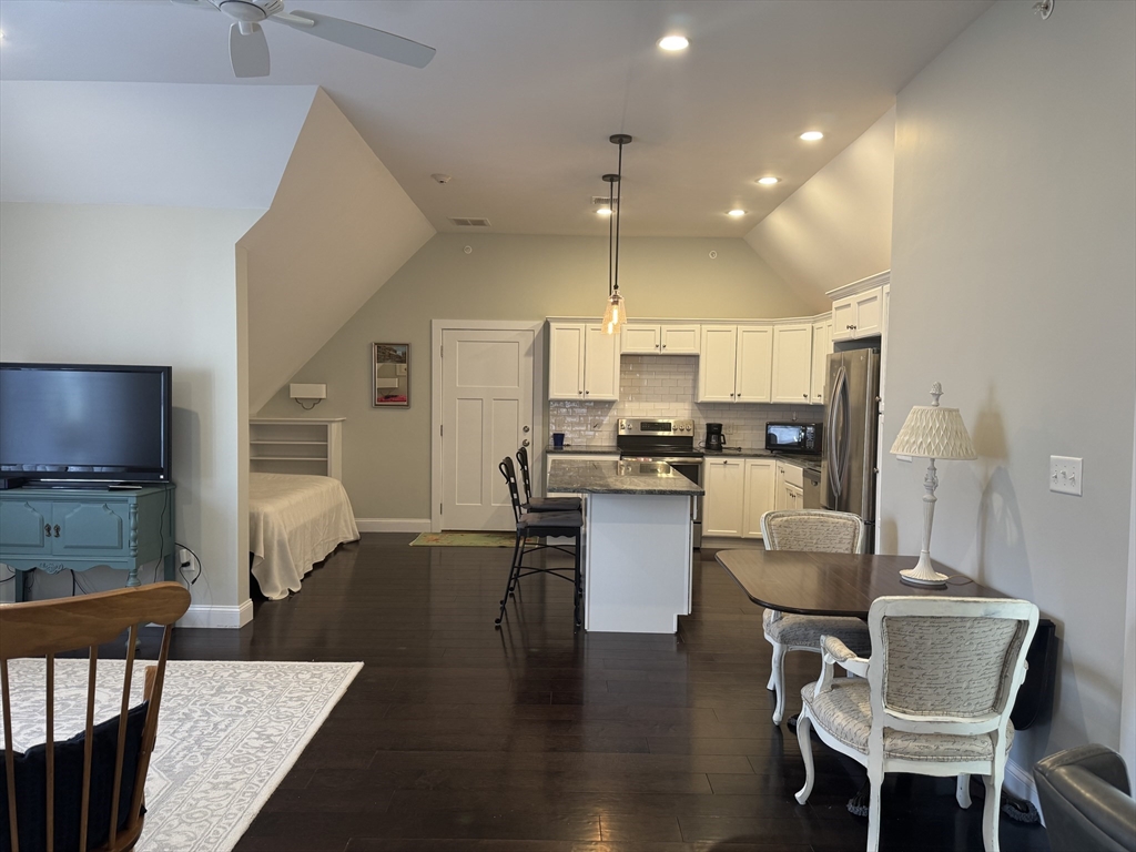 1037 Pleasant St, Bridgewater