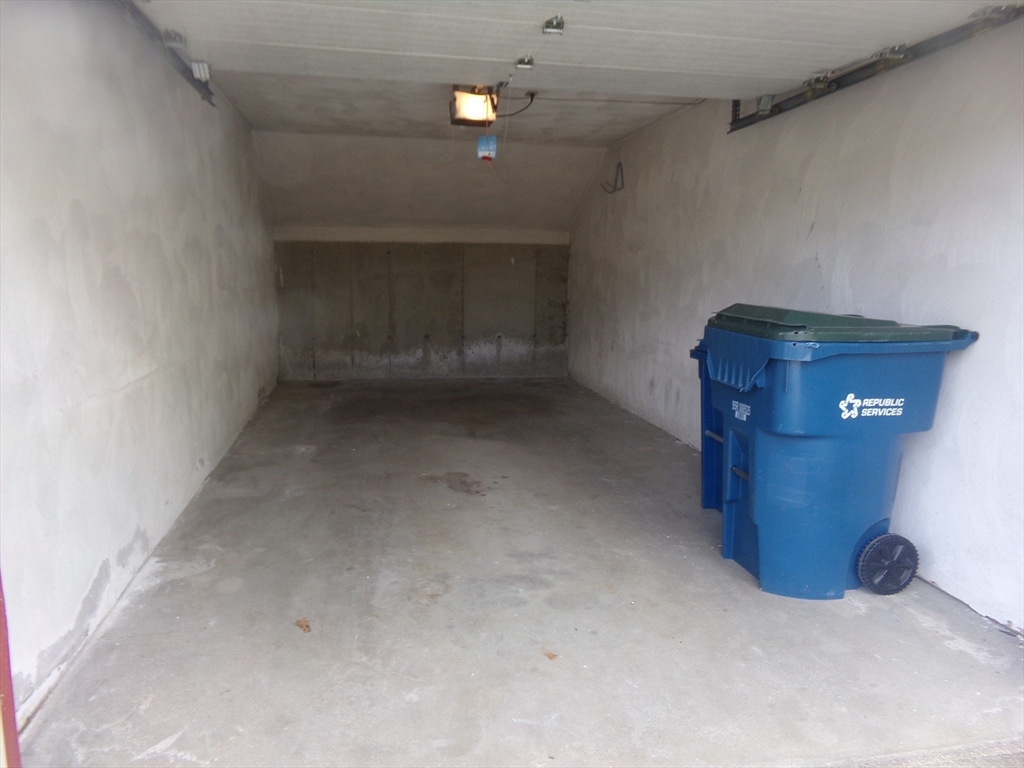 203 Apache Way, Tewksbury