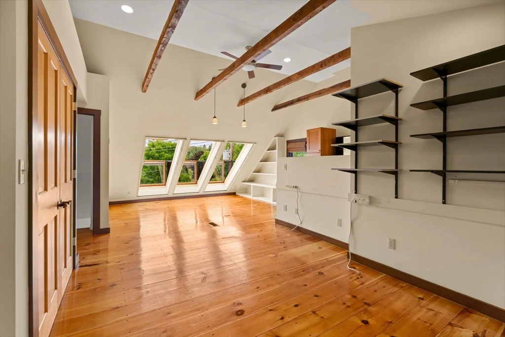 35 Merrimac, Amesbury