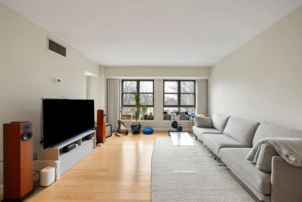 931 Massachusetts Ave, Harvard Square