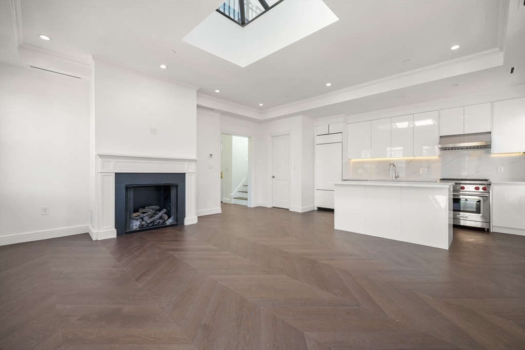 112 Myrtle, Beacon Hill