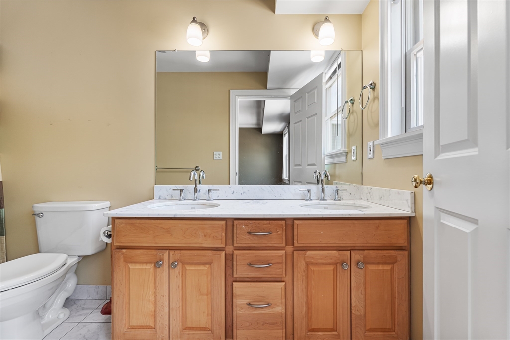 210-212 W 9th St, South Boston