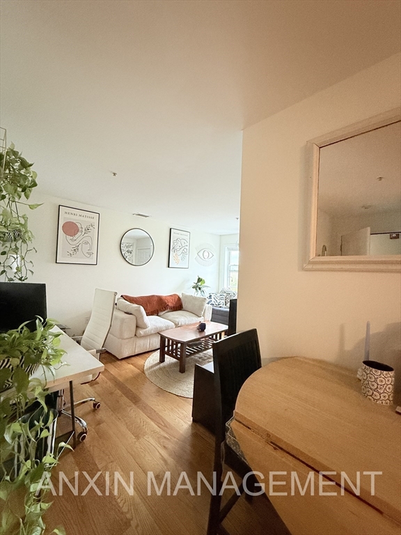 660 Cambridge St, East Cambridge