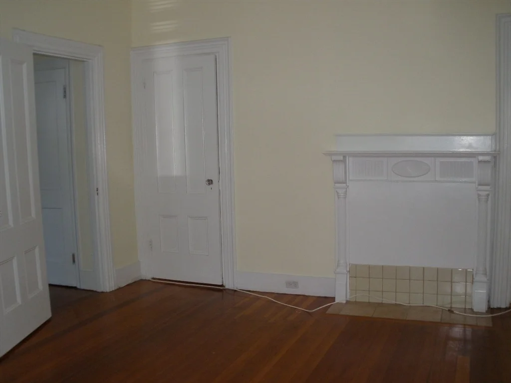 518 Watertertown St, Newton