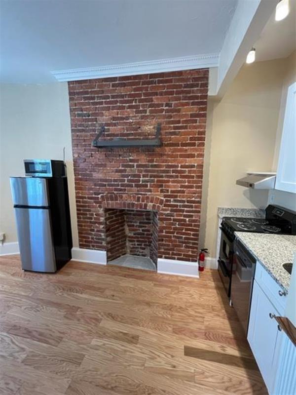 888 Massachusetts Ave, Riverside